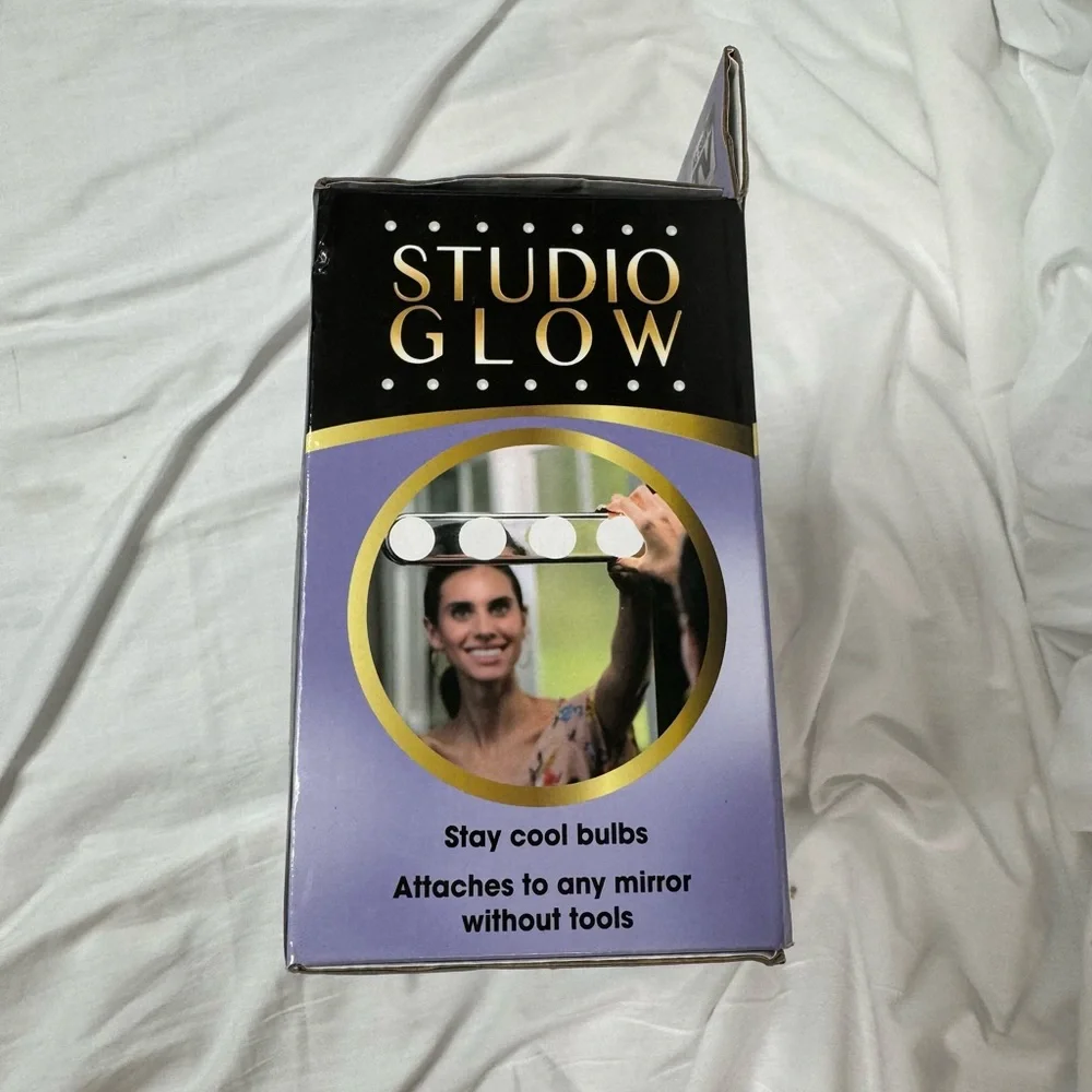 Studio Glow Make-Up Lighting